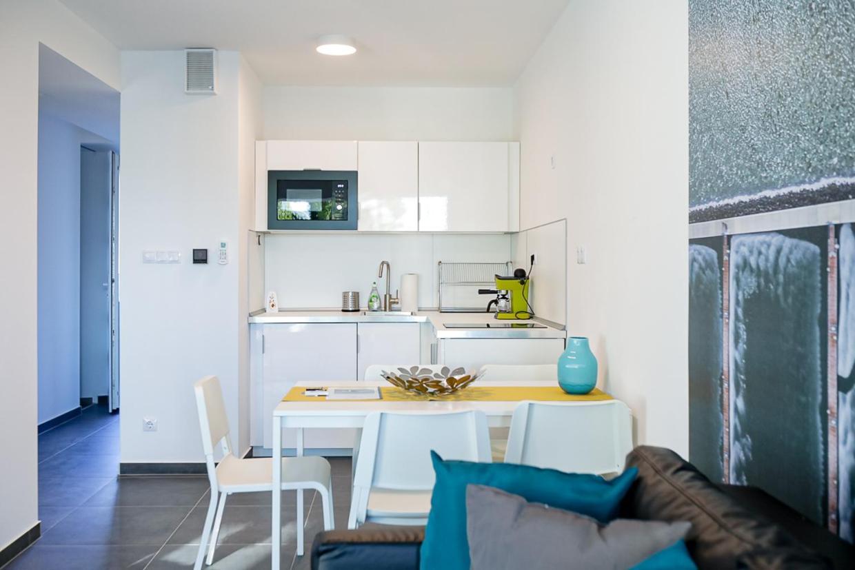 Marina Apartman Hotel Balatonszárszó Buitenkant foto