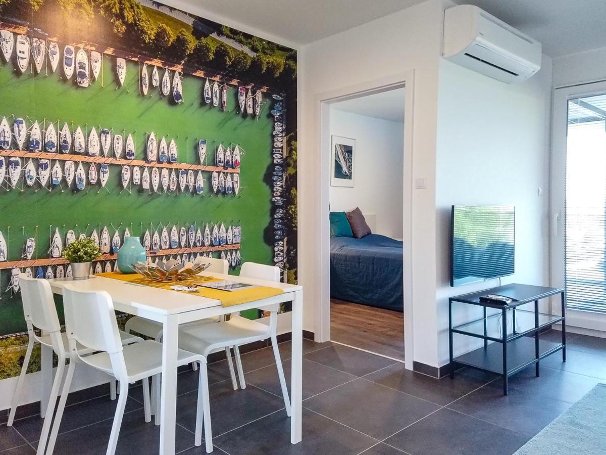 Marina Apartman Hotel Balatonszárszó Buitenkant foto
