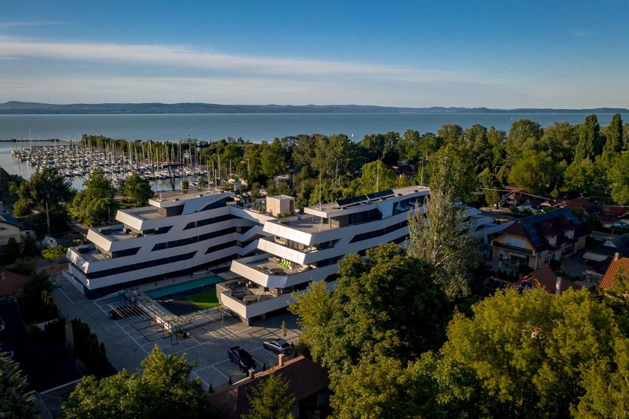 Marina Apartman Hotel Balatonszárszó Buitenkant foto