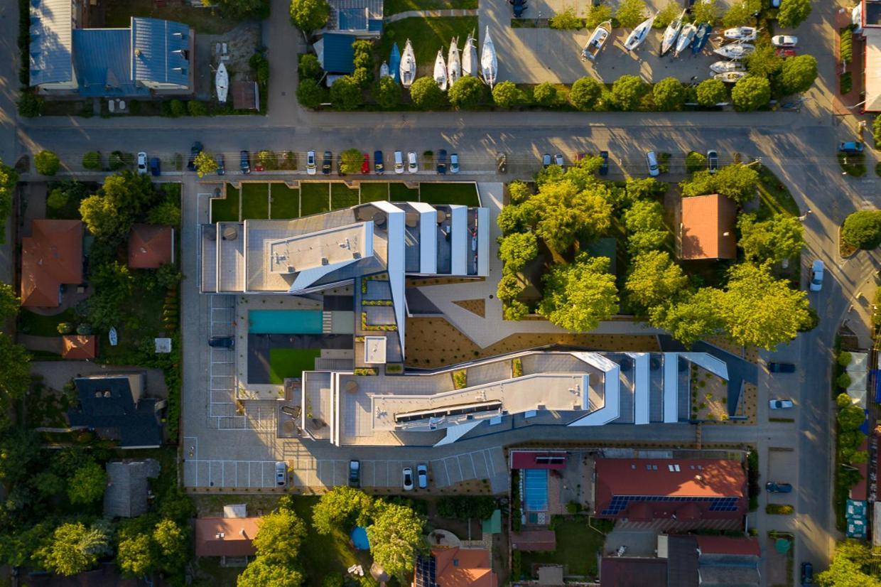 Marina Apartman Hotel Balatonszárszó Buitenkant foto
