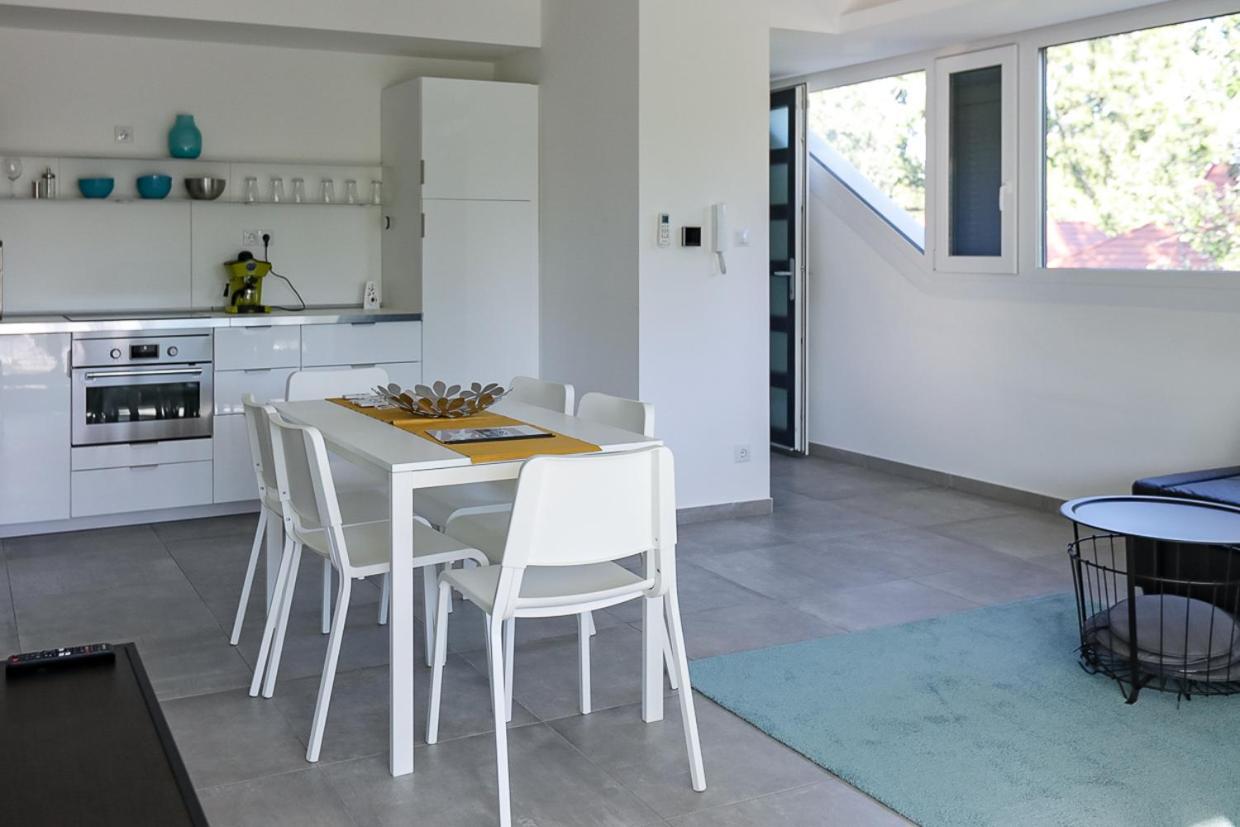 Marina Apartman Hotel Balatonszárszó Buitenkant foto