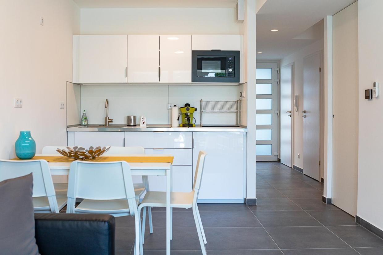 Marina Apartman Hotel Balatonszárszó Buitenkant foto