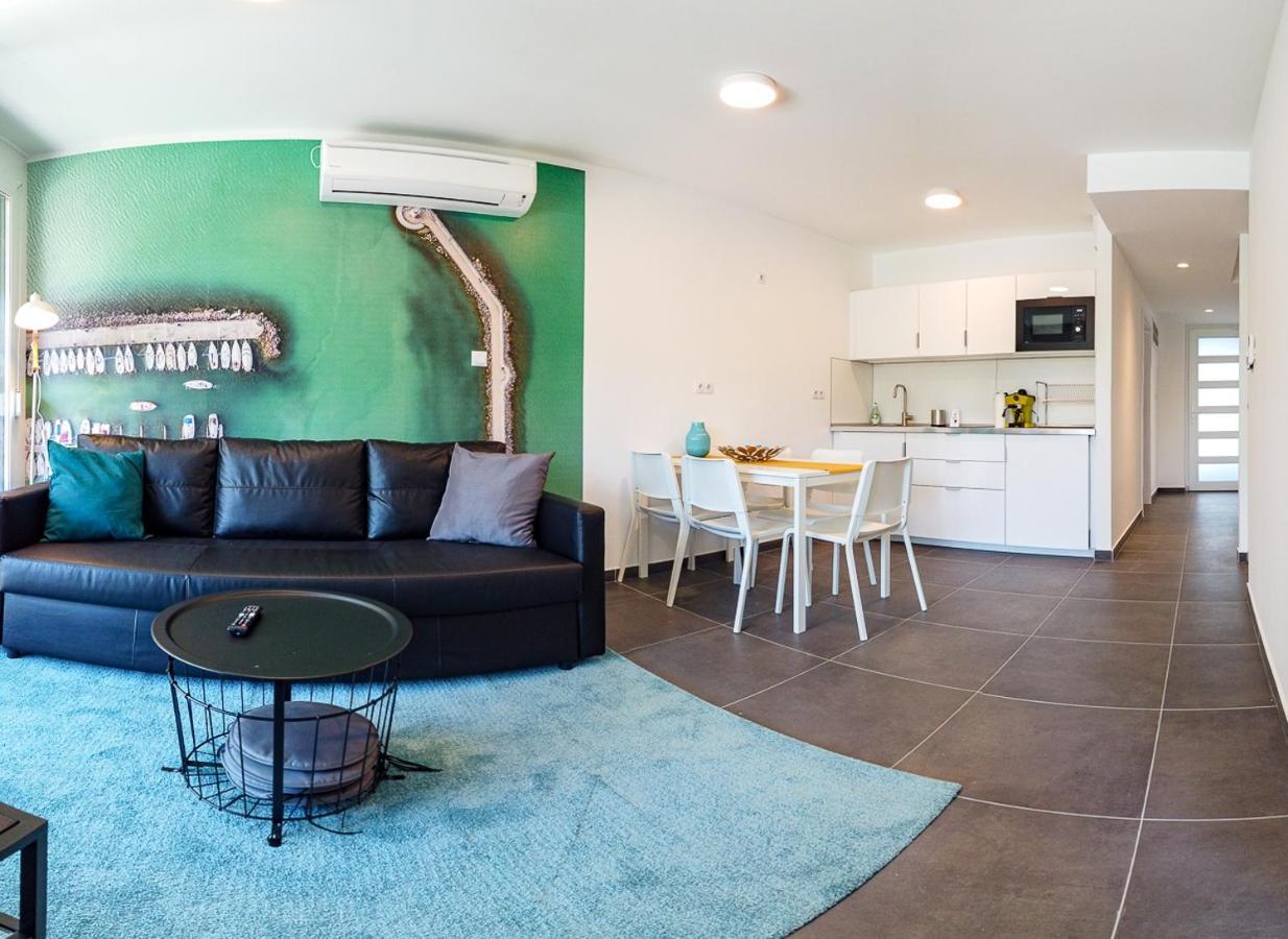 Marina Apartman Hotel Balatonszárszó Buitenkant foto