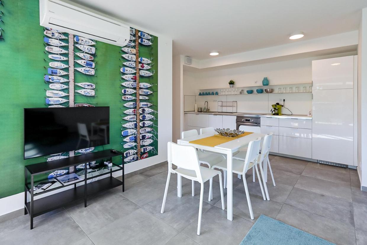 Marina Apartman Hotel Balatonszárszó Buitenkant foto