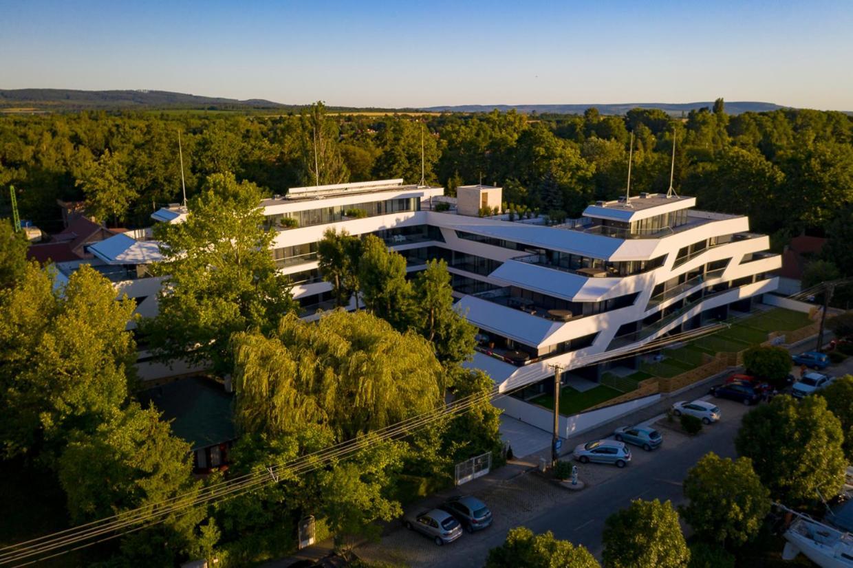 Marina Apartman Hotel Balatonszárszó Buitenkant foto
