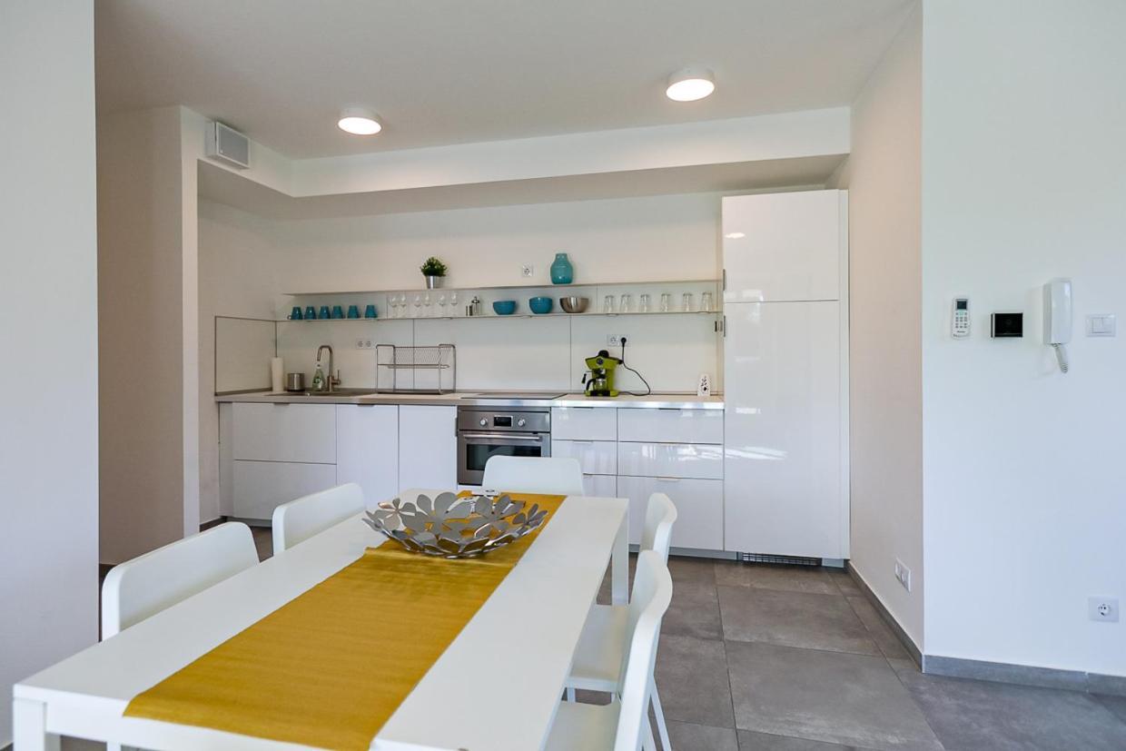 Marina Apartman Hotel Balatonszárszó Buitenkant foto